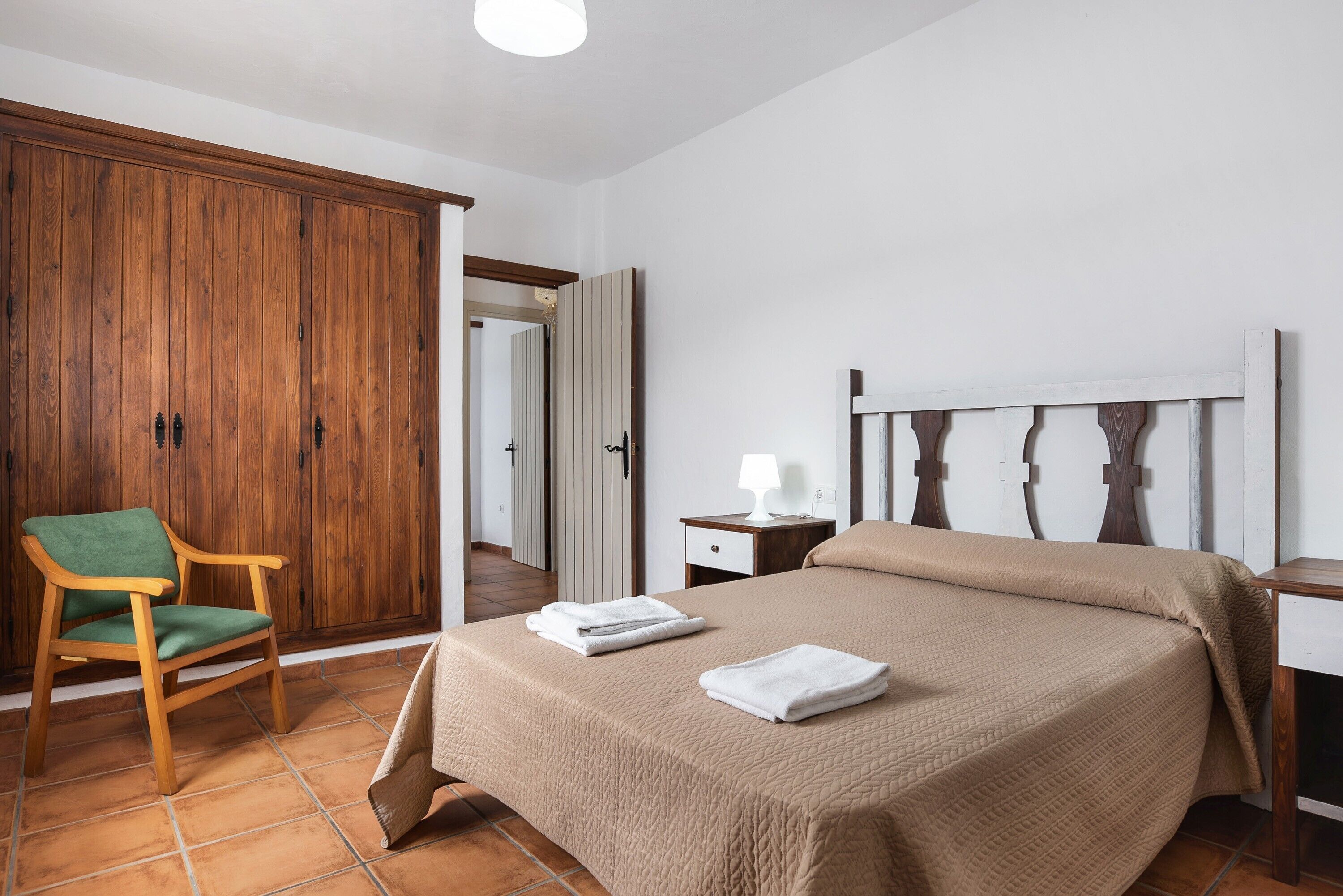 3 bedrooms, iron/ironing board, free WiFi, bed sheets