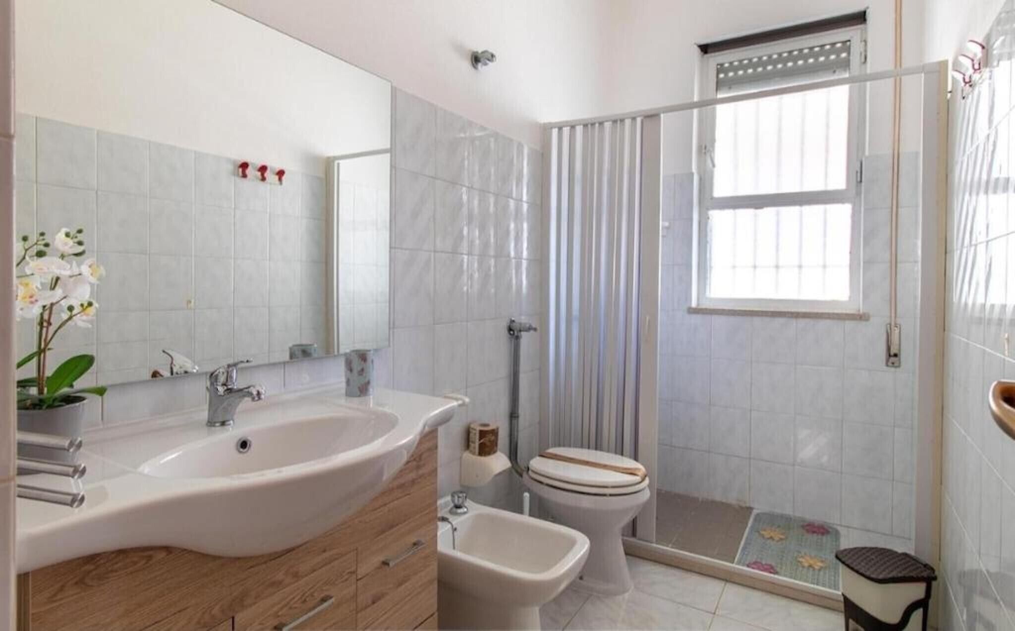 Een douche, een haardroger, handdoeken