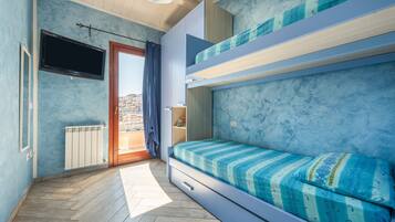 3 slaapkamers, een strijkplank/strijkijzer, gratis wifi, beddengoed