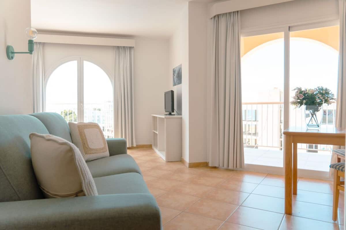 25-inch flat-screen tv with digital channels, tv