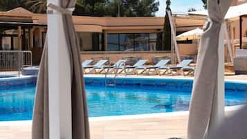 Piscine extérieure (ouverte en saison)