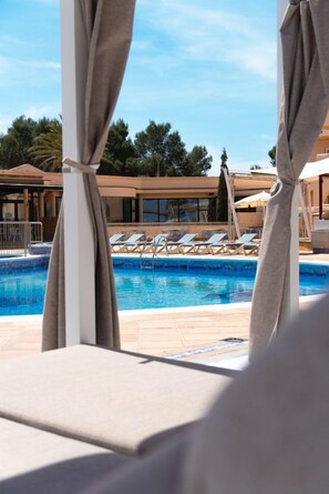 Seasonal outdoor pool