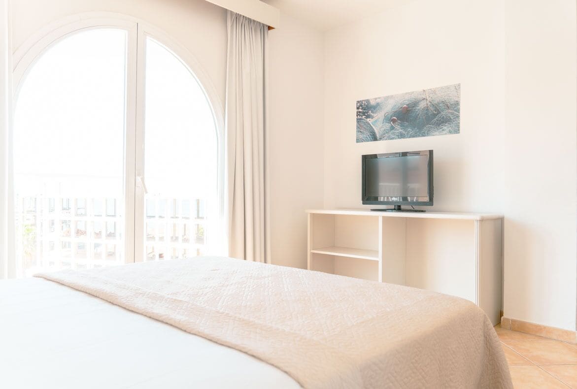 premium bedding, in-room safe, free wifi, bed sheets