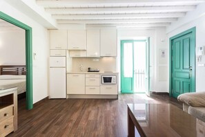 1 slaapkamer, een strijkplank/strijkijzer, internet, beddengoed