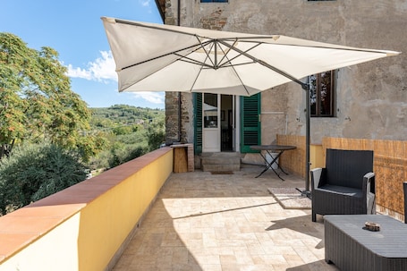 Terrace/patio. Apartment "Casa do Sol Villa Barbacci" with Pool, Garden, Terrace and Wi-Fi