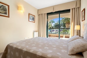 2 bedrooms, iron/ironing board, free WiFi, bed sheets - Holdiday Apartment 'Costa Linda 201' with Sea View, Pool & Wi-Fi (Hospitalet del Infante)