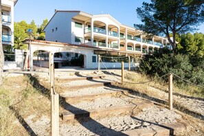 Exterior - Holdiday Apartment 'Costa Linda 201' with Sea View, Pool & Wi-Fi (Hospitalet del Infante)