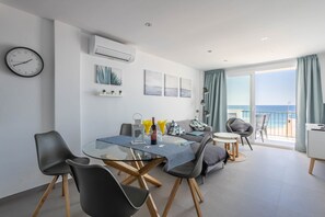 Dining - 'Apartment ARCE Frontline Seaview' with Pool, Balcony & Wi-Fi (Nerja)
