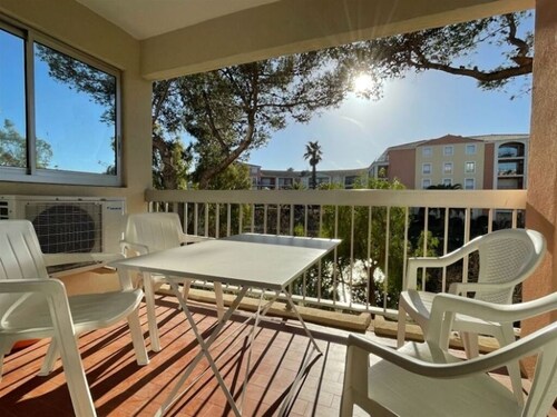 Quiet apartment 80m from the sea, beaches and shopping, all within walking distance
