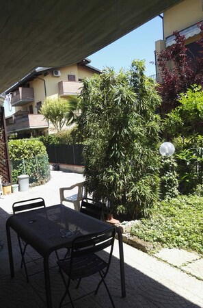 Outdoor dining - GRACE HOUSE (Punta Marina)