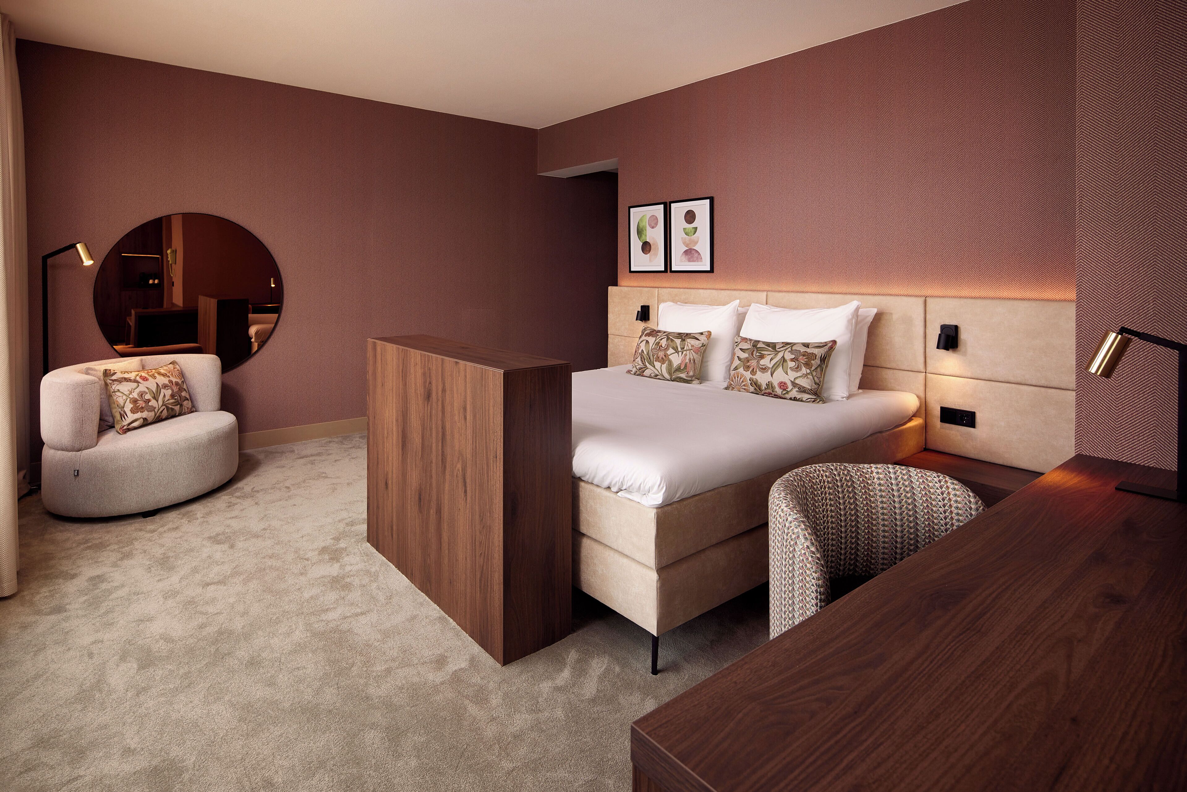 Rom – superior | Minibar, safe på rommet, skrivebord og skrivebord for bærbar PC