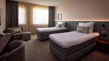 Comfort Twin Room | Minibar, in-room safe, desk, laptop workspace