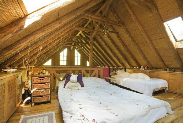 4 Schlafzimmer, Bügeleisen/Bügelbrett, Bettwäsche