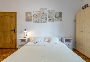 Iron/ironing board, bed sheets - Studio Apartment Magnolia Zagreb (Zagreb)