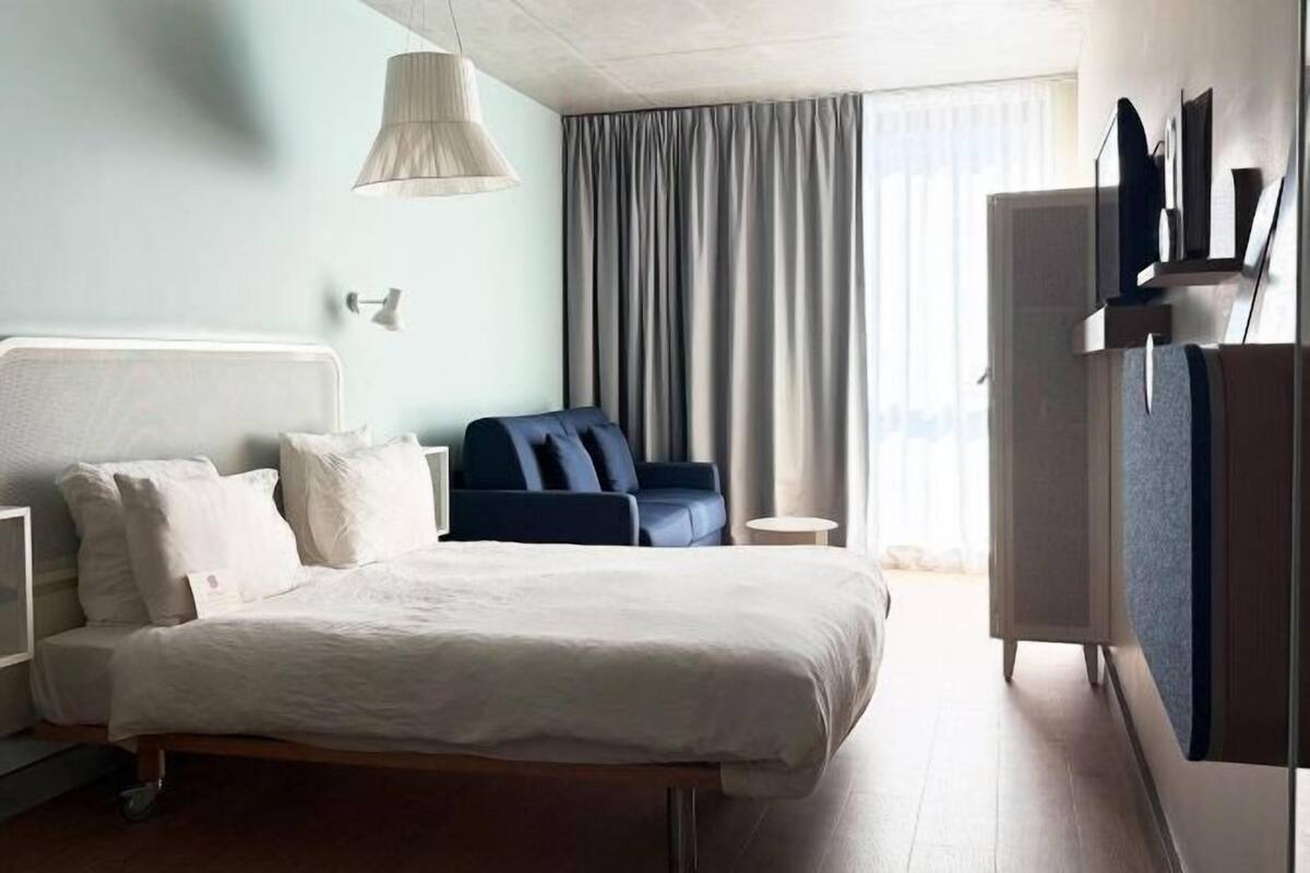 Premium bedding, down duvets, in-room safe, desk