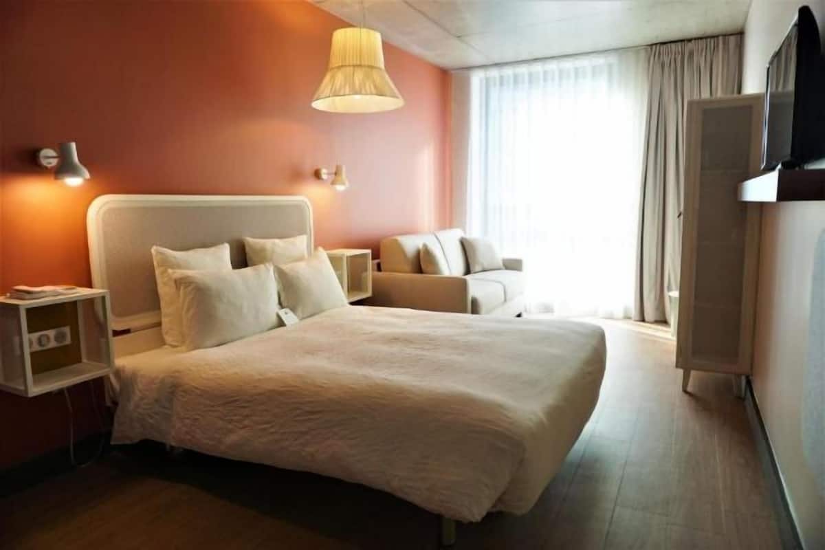 Premium bedding, down duvets, in-room safe, desk