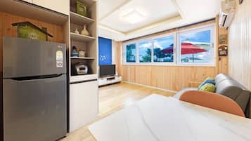 Basic Room, 1 Bedroom (101) | 1 bedroom, free WiFi