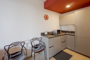 Fridge, stovetop, toaster, cookware/dishes/utensils