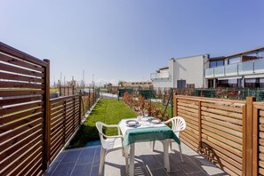 Outdoor dining - Marina Degli Aregai Exclusive Apt x4 Seaside&port (Santo Stefano al Mare)