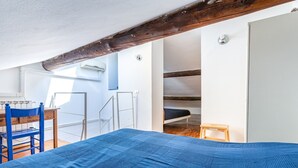 Unclassified image, 2 of 16, button - Porta Ticinese colorful apartment! (Milano)