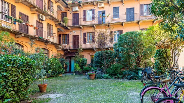 Unclassified image, 1 of 16, button - Porta Ticinese colorful apartment! (Milano)