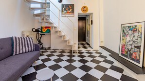 Unclassified image, 5 of 16, button - Porta Ticinese colorful apartment! (Milano)