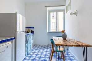 Fridge, microwave, oven, stovetop - Porta Ticinese colorful apartment! (Milano)