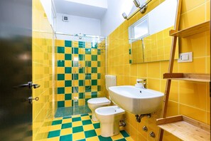 Dusche, Haartrockner, Bidet