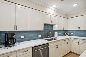 Fridge, microwave, oven, stovetop - 🌴 Beachfront Penthouse! Shore Elegance | 3BR | Destin Towers 151 ☀️ (Destin)