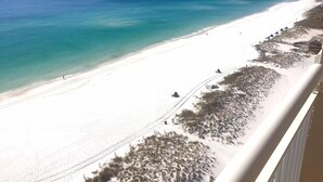 A beach with a clear view of the ocean and a sandy shoreline. - 🌴 Beachfront Penthouse! Shore Elegance | 3BR | Destin Towers 151 ☀️ (Destin)