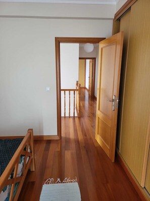 Ferienhaus, 2 Queen-Betten | 2 Schlafzimmer, Bügeleisen/Bügelbrett, kostenloses WLAN, Bettwäsche