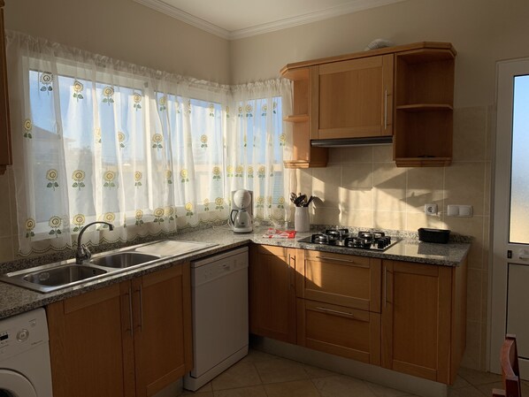 Ferienhaus, 2 Queen-Betten | Eigene Küche | Kühlschrank, Mikrowelle, Ofen, Herdplatte