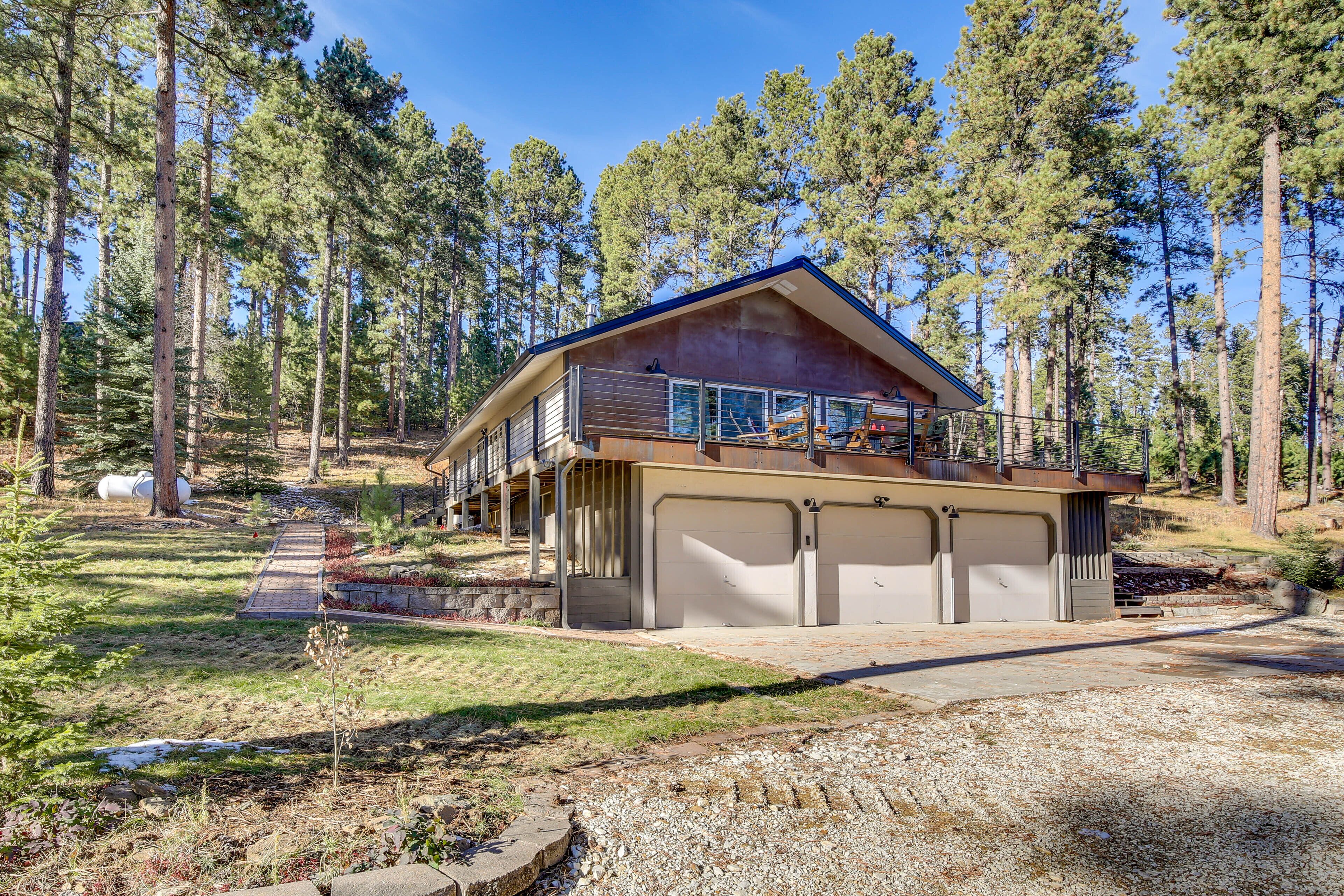 Modern South Dakota Cabin w/ Private Hot Tub!