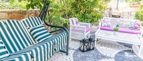 42-Zoll-Fernseher mit Premium-TV-Sendern