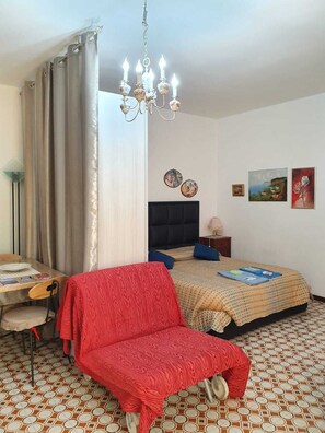 1 chambre, fer et planche à repasser, lit parapluie, Wi-Fi gratuit