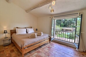 5 soverom, strykejern/-brett, reiseseng for barn og wi-fi (inkludert)