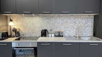 Cottage | Private kitchen | Fridge, dishwasher, electric kettle, toaster