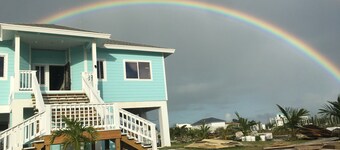  Cottage nestled in Leisure Lee Waterways. Close to  beaches with Dock rentals 