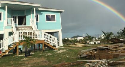 Cottage nestled in Leisure Lee Waterways. Close to beaches with Dock rentals