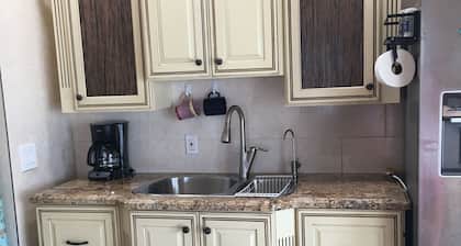 Cottage nestled in Leisure Lee Waterways. Close to beaches with Dock rentals