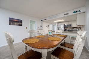 Dining - Upgraded 2 bedroom, 2 bath condo with nice decorator touches! (Ocean city)