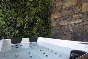 Baignoire à remous extérieure