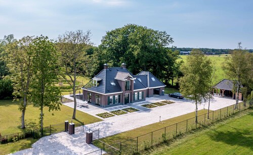 Countryside villa with spa, gym,  games room & large private garden