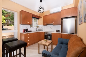 Deluxe Apartment | Ruang tamu | TV