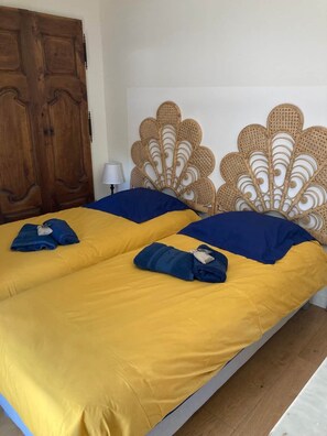 2 bedrooms, iron/ironing board, travel cot, WiFi