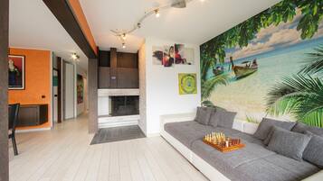 Familienapartment, 2 Schlafzimmer, Mikrowelle (Melide On The Lake for 4) | Wohnbereich