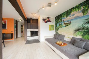 Appartamento familiare, camere multiple (Melide On The Lake) | Area soggiorno | TV 21 pollici con canali via cavo