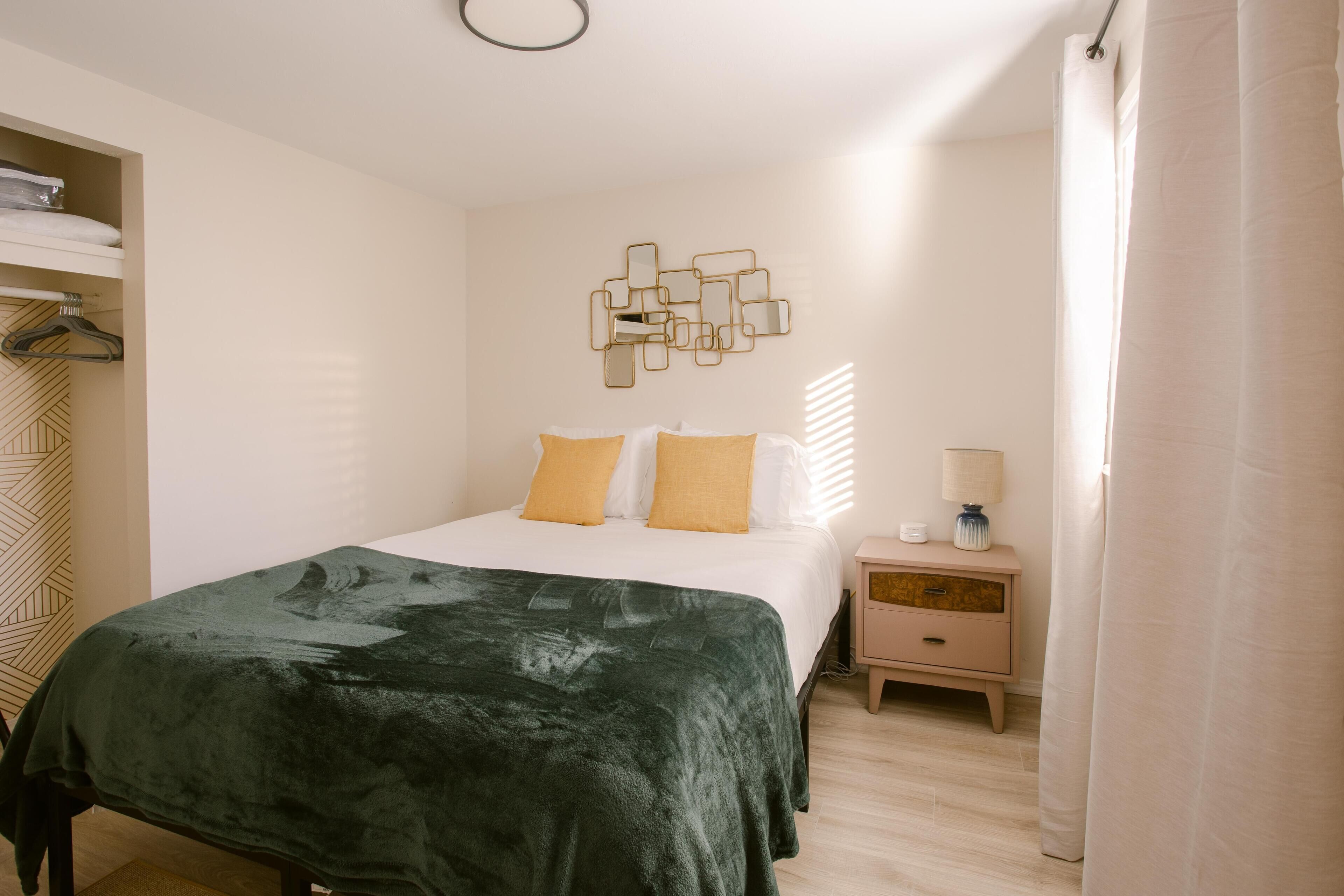 2 bedrooms, desk, iron/ironing board, travel crib