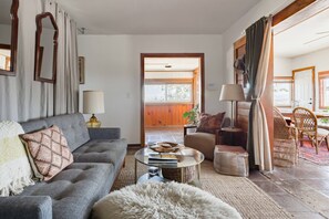 TV, fireplace, DVD player, stereo