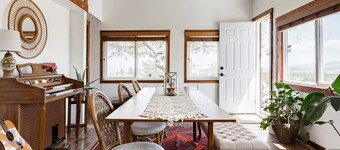 Private desert cabin with hot tub & breathtaking views near Joshua Tree. Relax under starry skies, cook in the spacious kitchen, or explore nearby Pioneertown, La Copine, and endless desert trails.